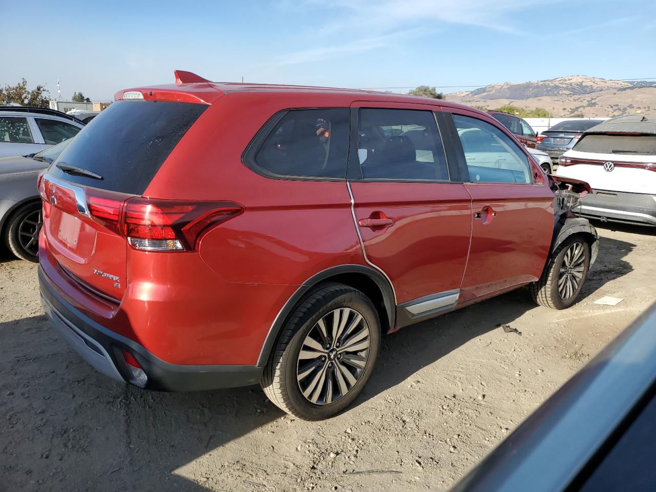 2019 Mitsubishi Outlander - Image 3