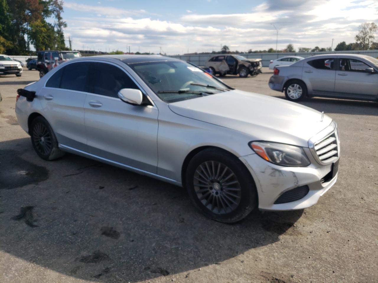 VIN 55SWF4KB8GU100162 2016 MERCEDES-BENZ C-CLASS no.4