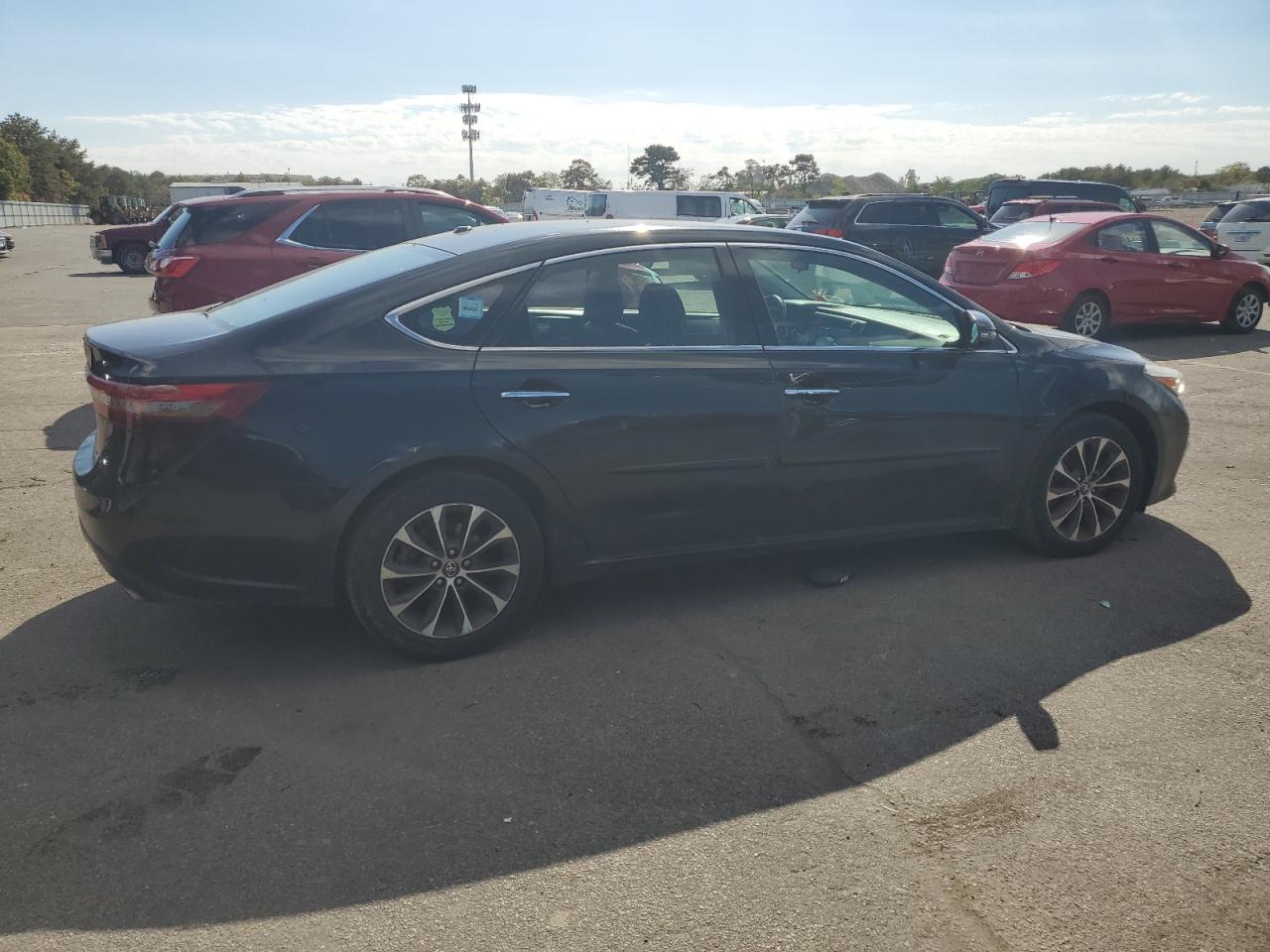 2016 Toyota Avalon - Image 3