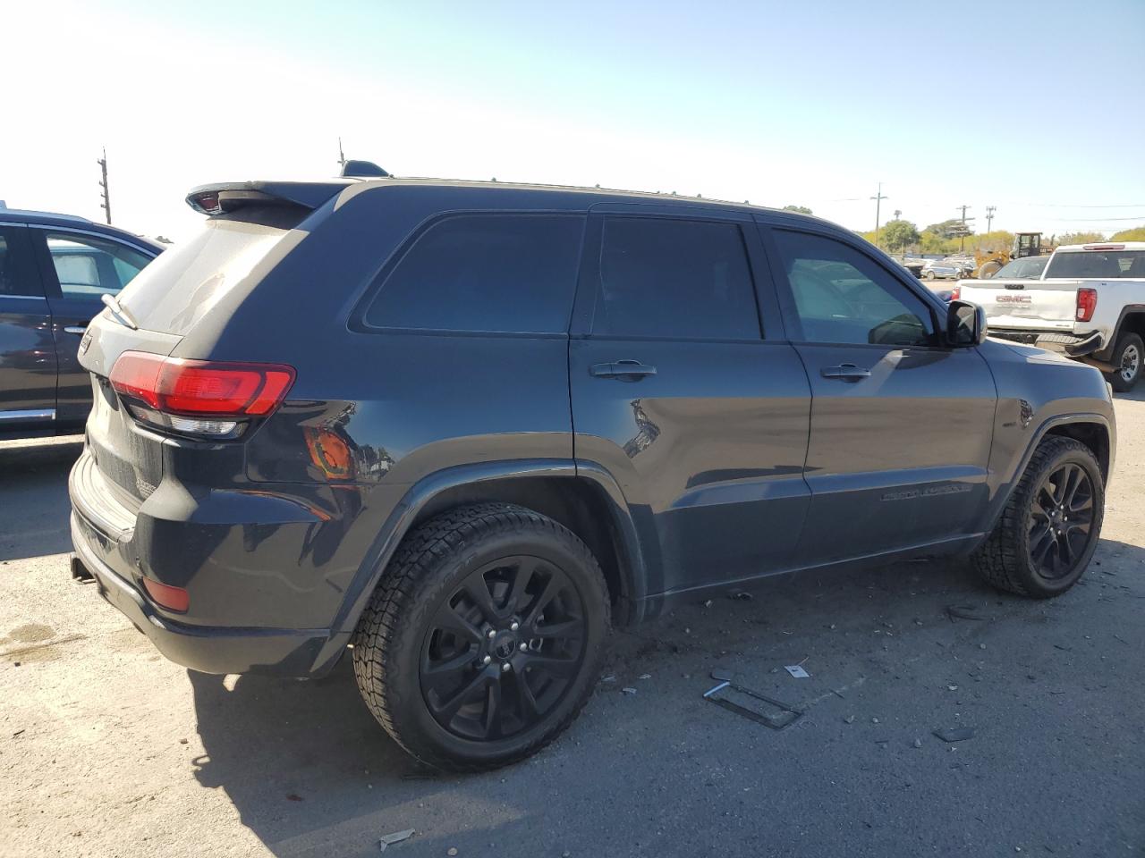 1C4RJFAG9JC227643 2018 Jeep Grand Cherokee Laredo