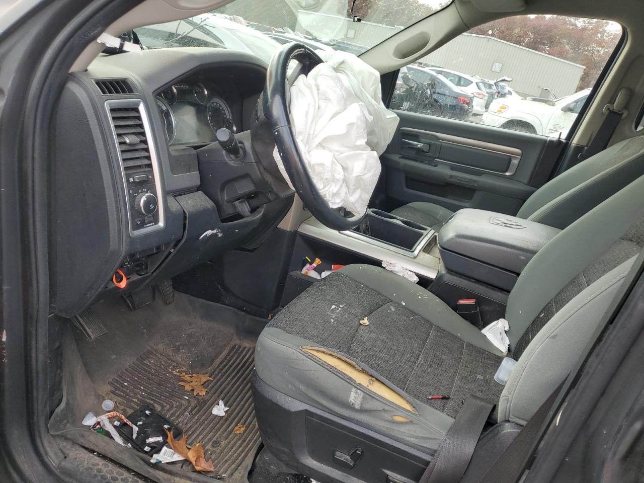 2015 RAM 1500 - Image 7