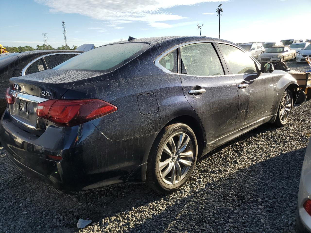2015 Infiniti Q70 - Image 3