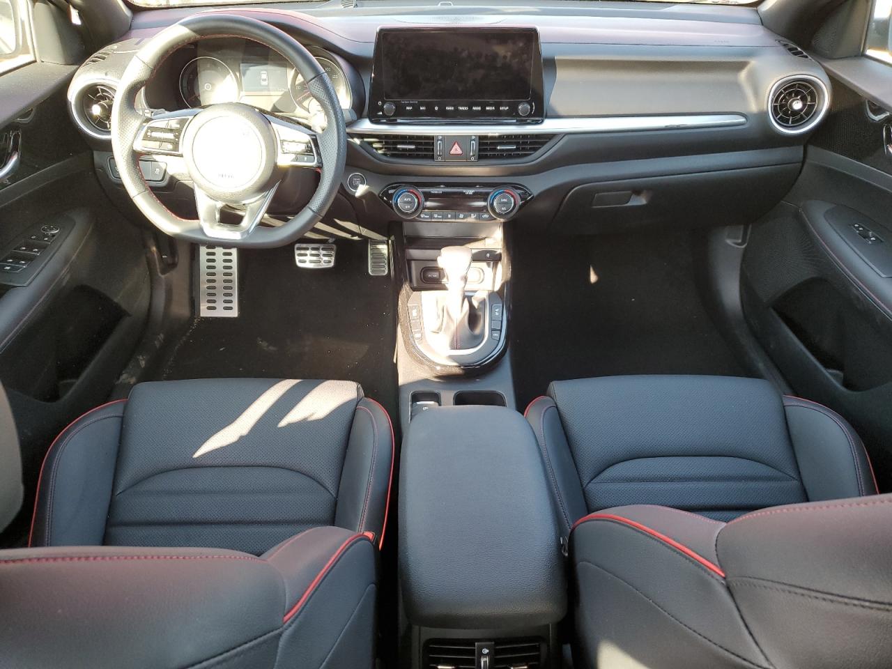 2024 Kia Forte - Image 8