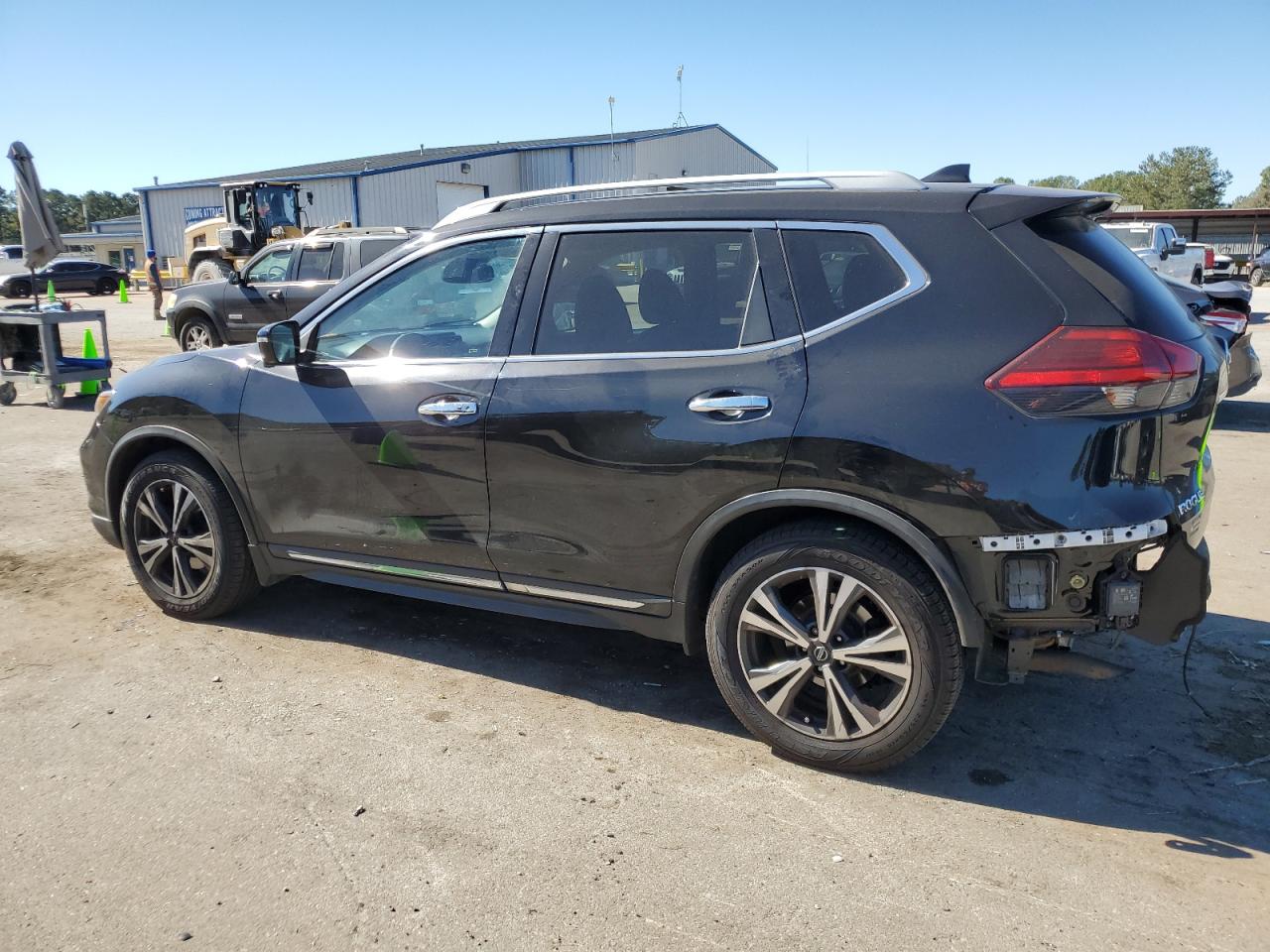 2017 Nissan Rogue - Image 2