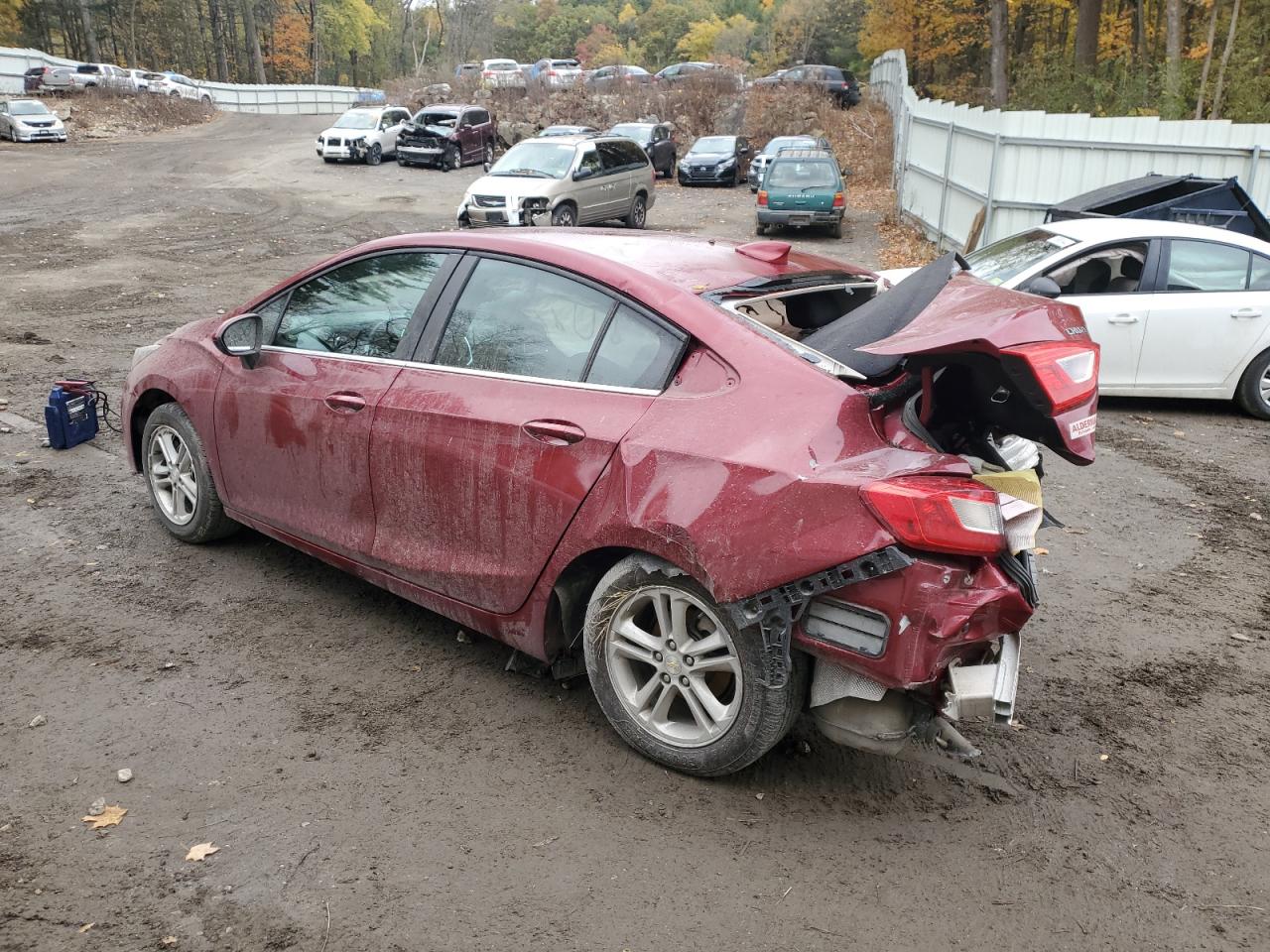 2018 Chevrolet Cruze - Image 2