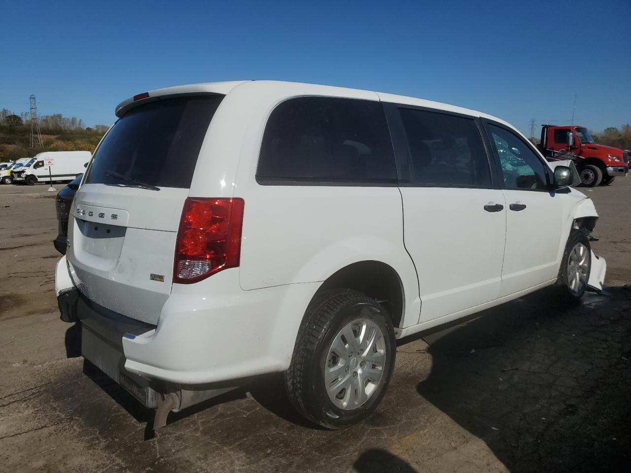 2019 Dodge Caravan - Image 3