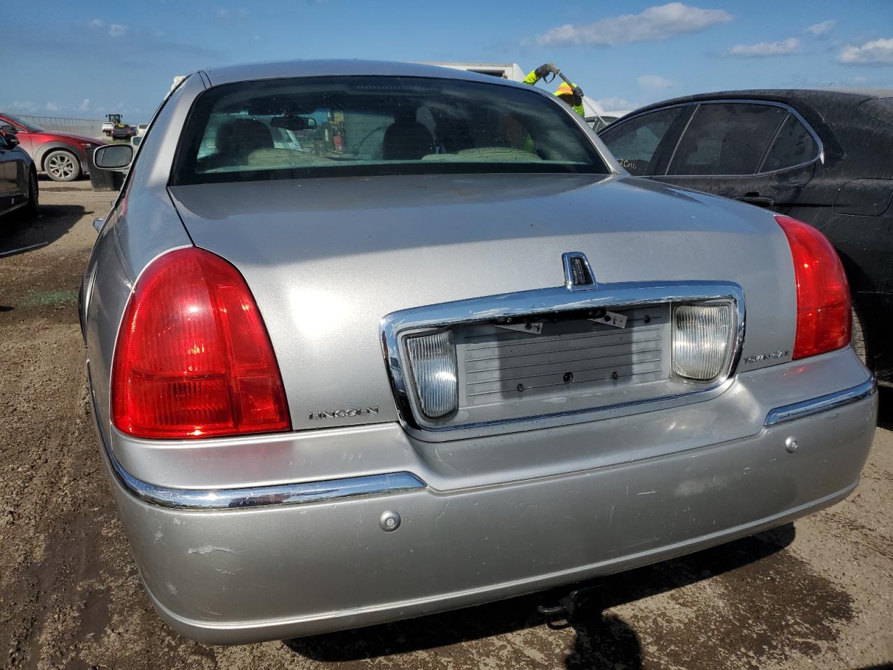 2003 Lincoln Town Car Cartier VIN: 1LNHM83W53Y620558 Lot: 78172064