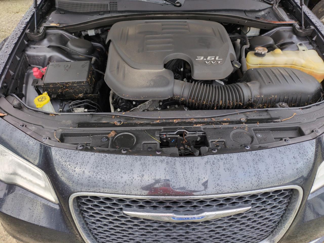 2017 Chrysler 300 - Image 11