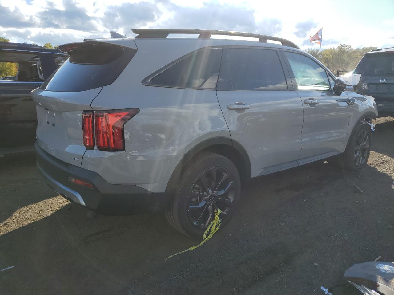 2023 Kia Sorento - Image 3