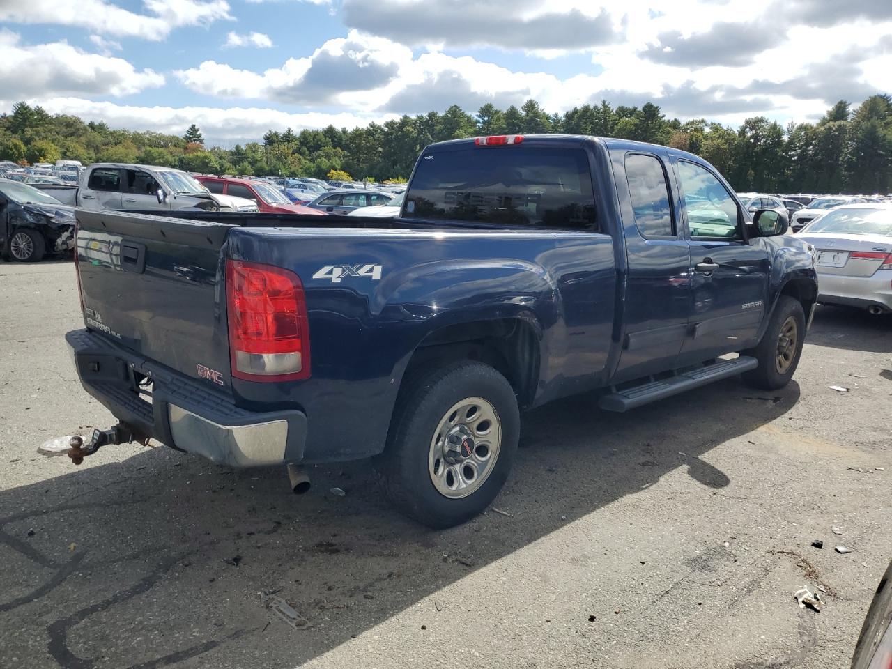 2011 GMC Sierra - Image 3