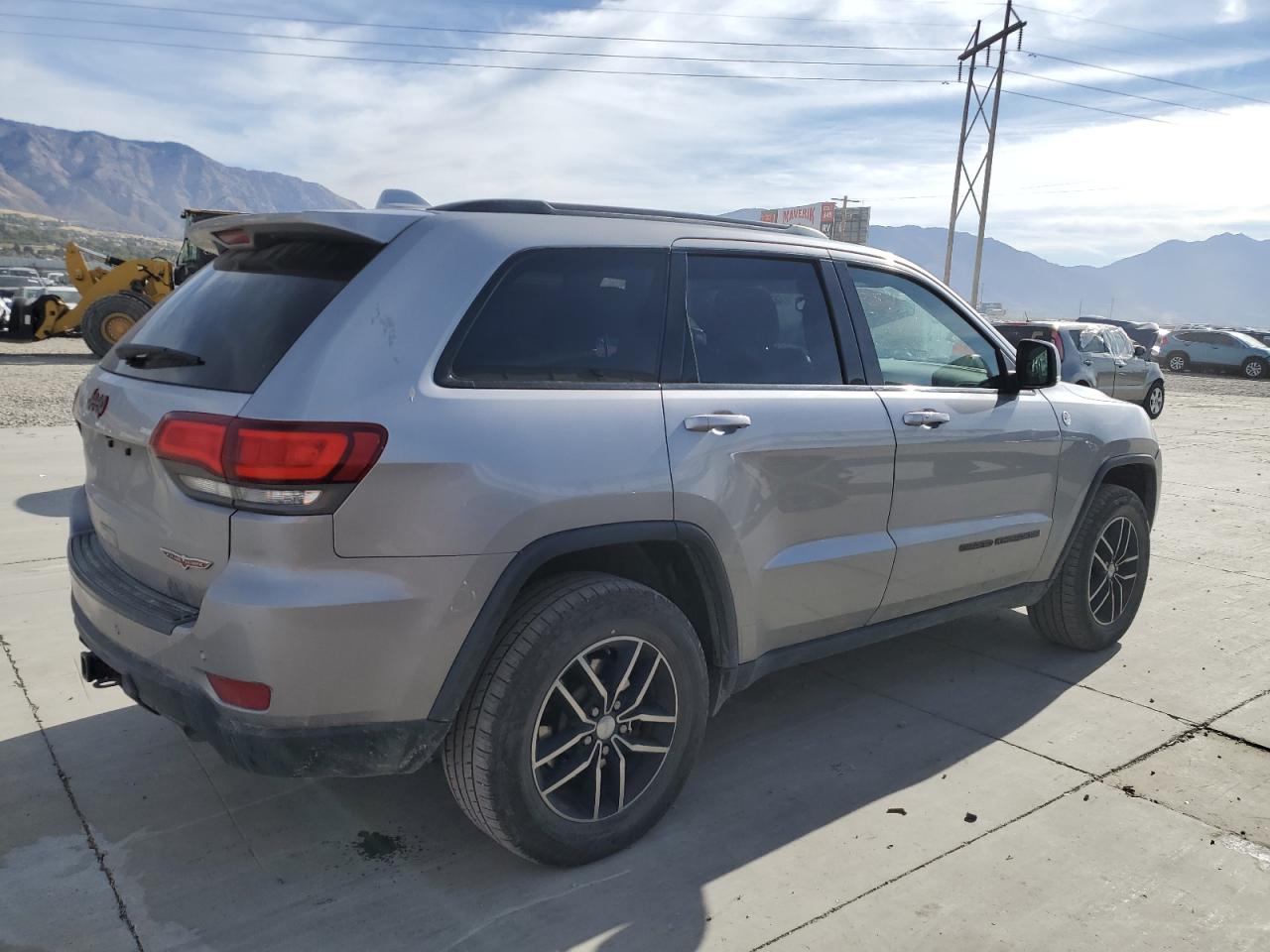 2017 Jeep Grand Cherokee - Image 3