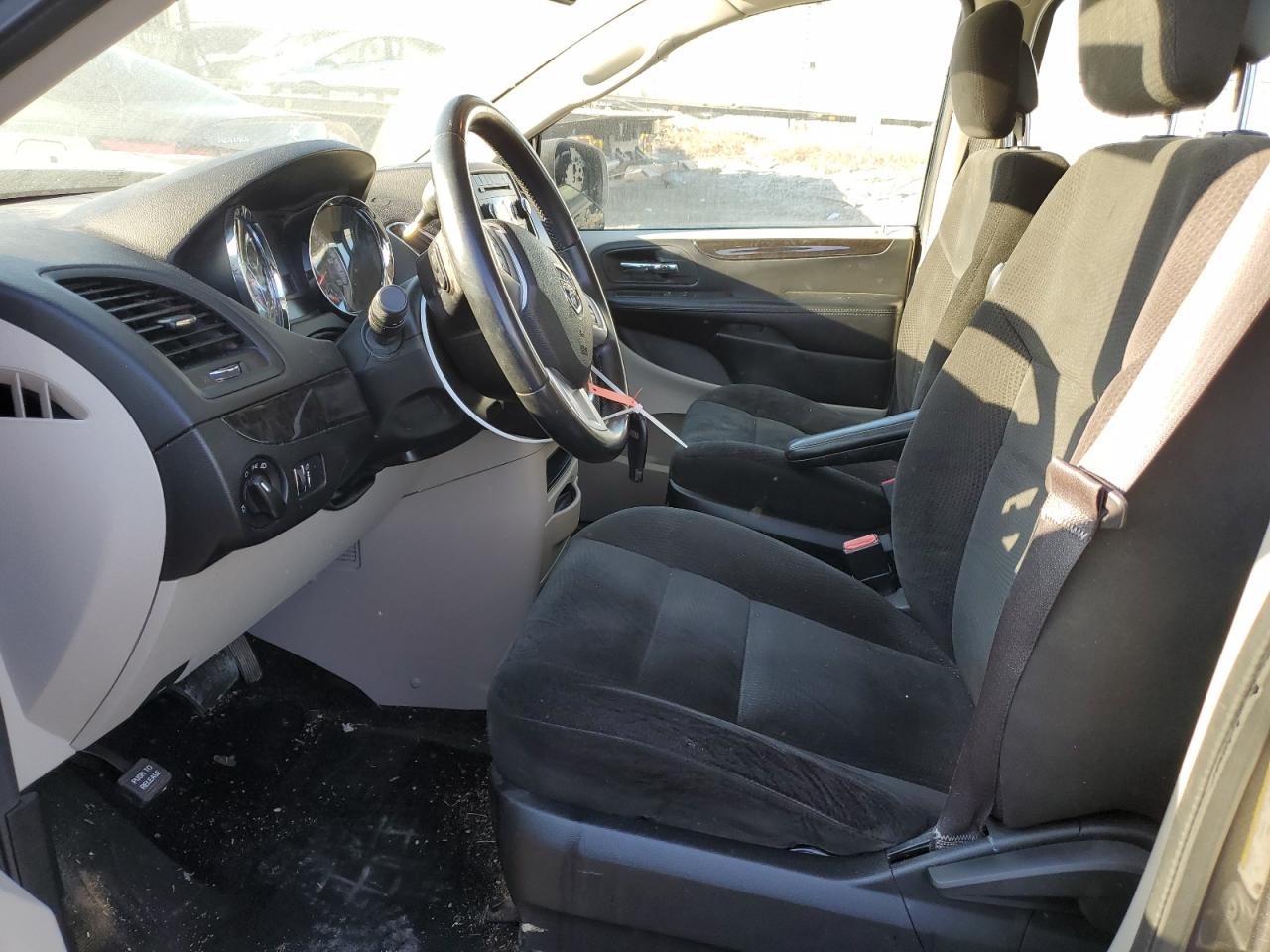 2016 Dodge Caravan - Image 7