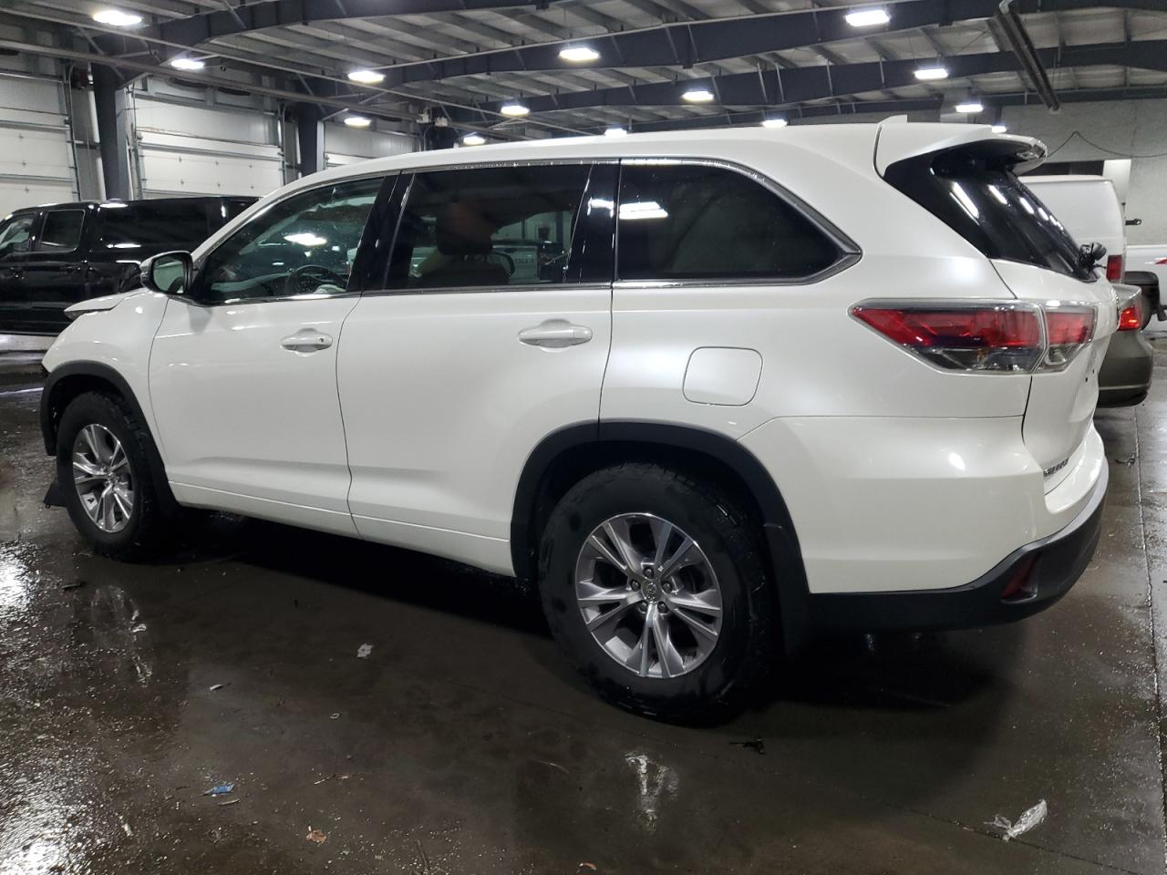 5TDBKRFH2FS176753 2015 Toyota Highlander Le