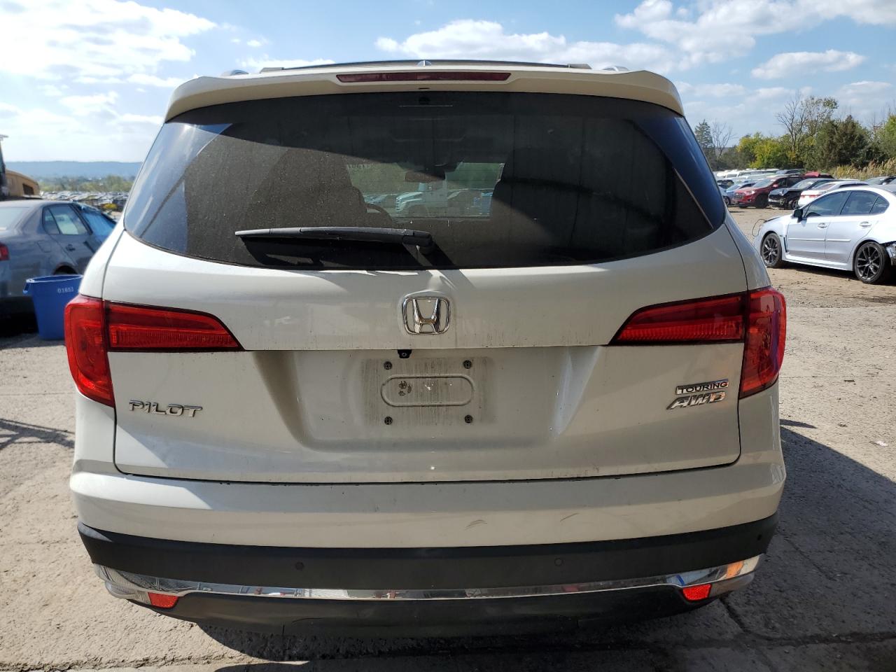 5FNYF6H94HB005674 2017 Honda Pilot Touring