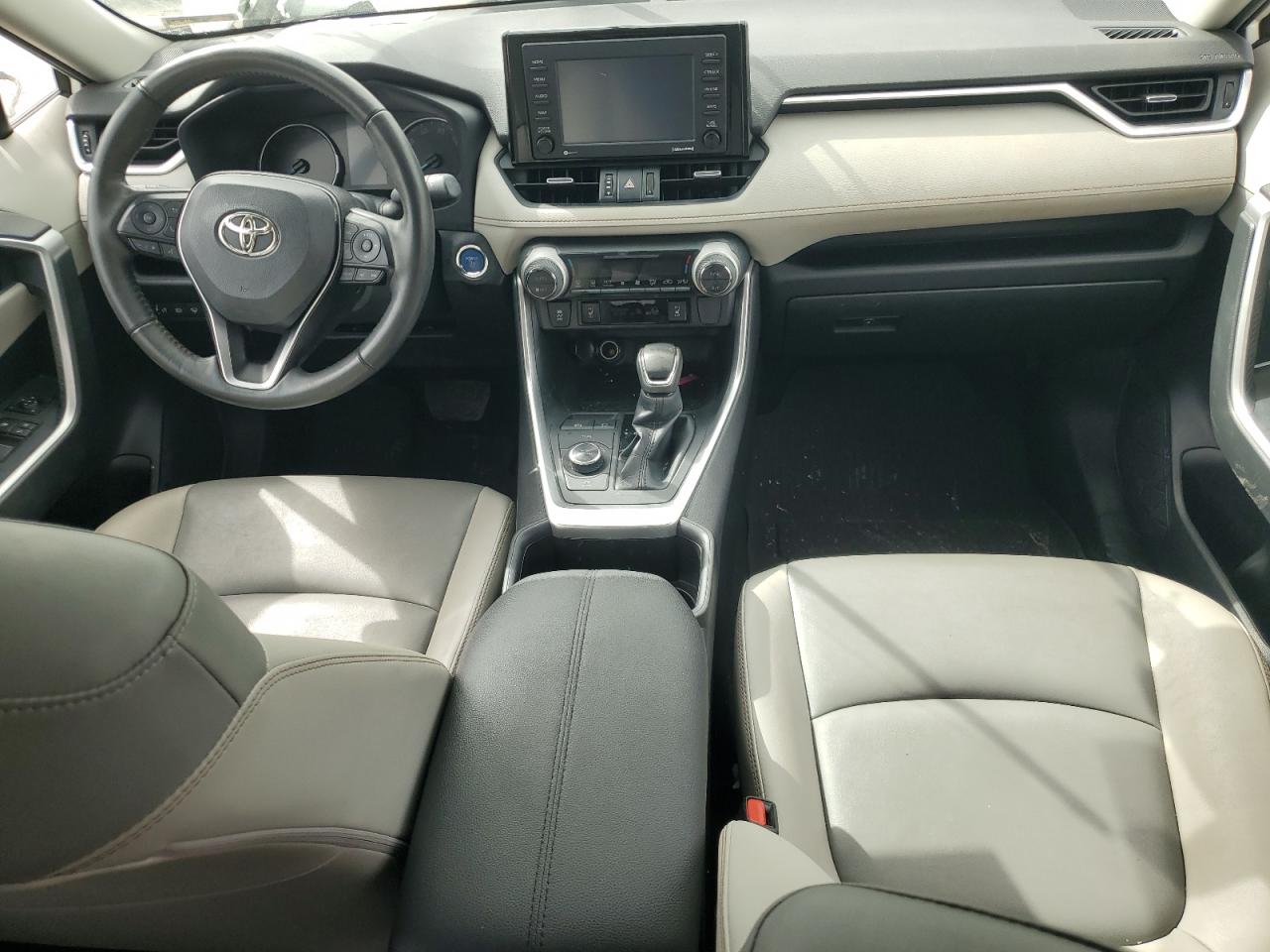 2022 Toyota RAV 4 - Image 8