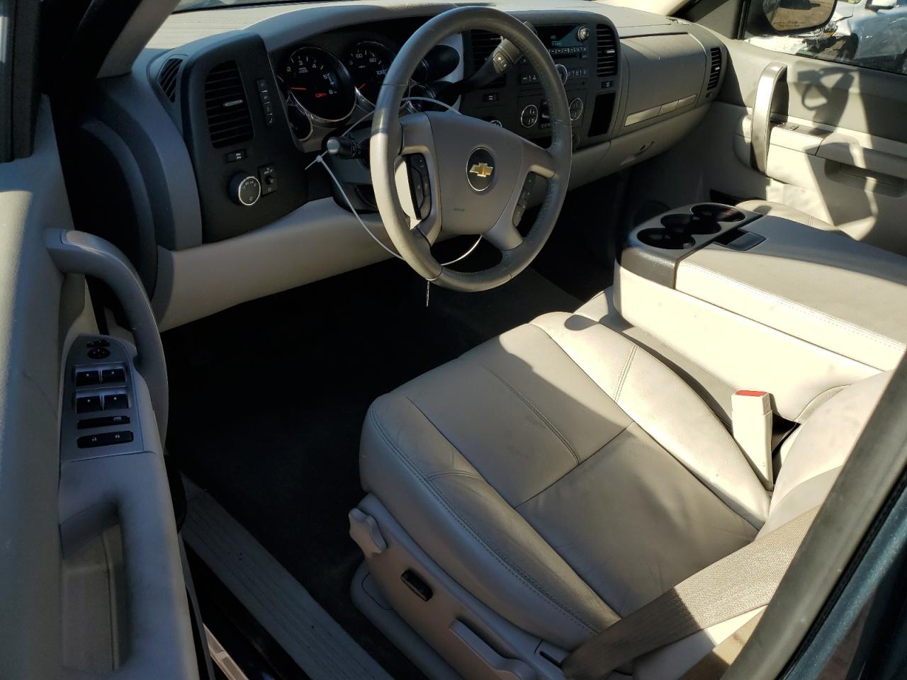 2013 Chevrolet Silverado - Image 8