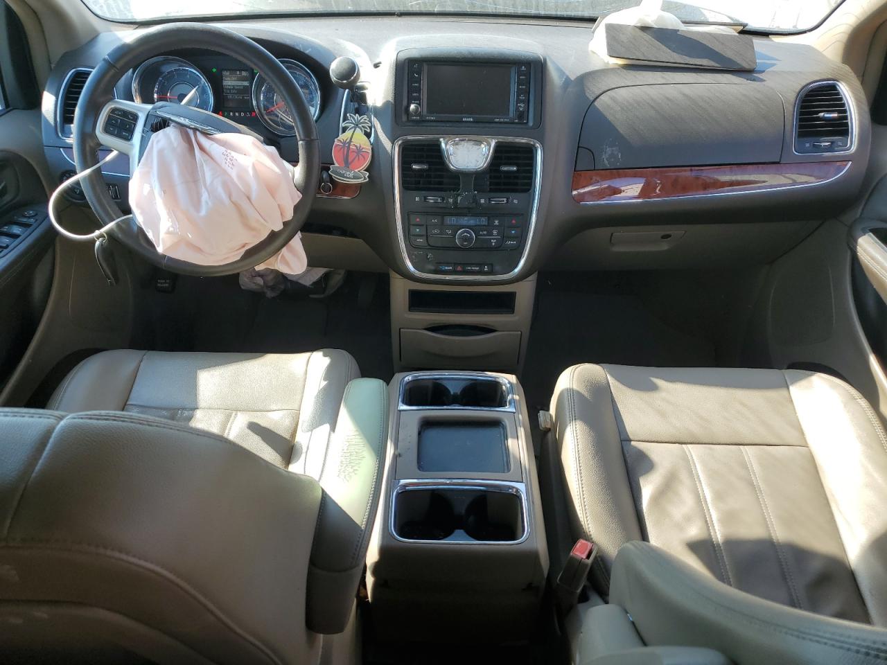 2014 Chrysler Town & Country - Image 8