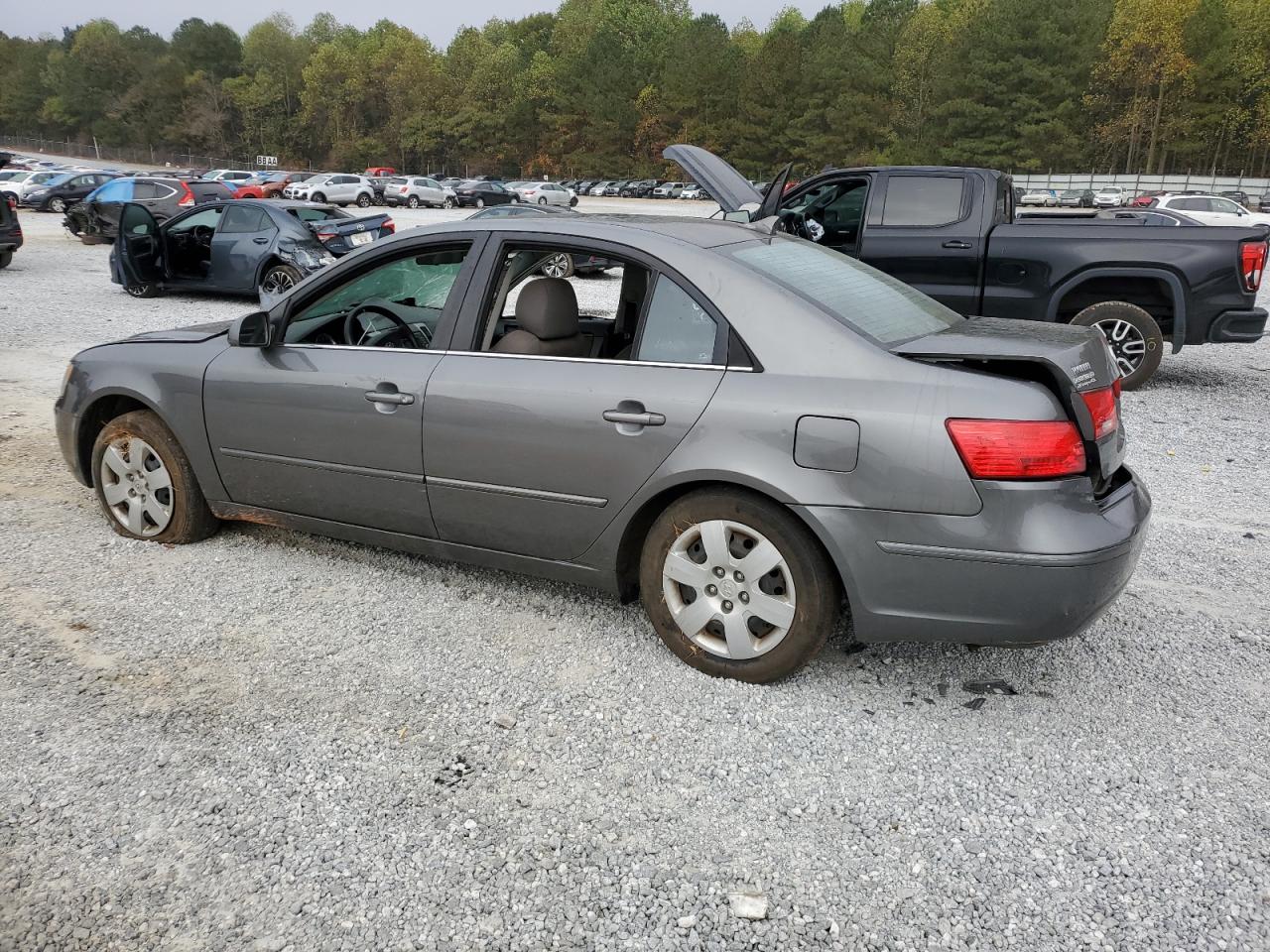 2010 Hyundai Sonata - Image 2