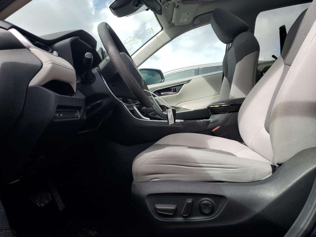 2020 Toyota RAV 4 - Image 7