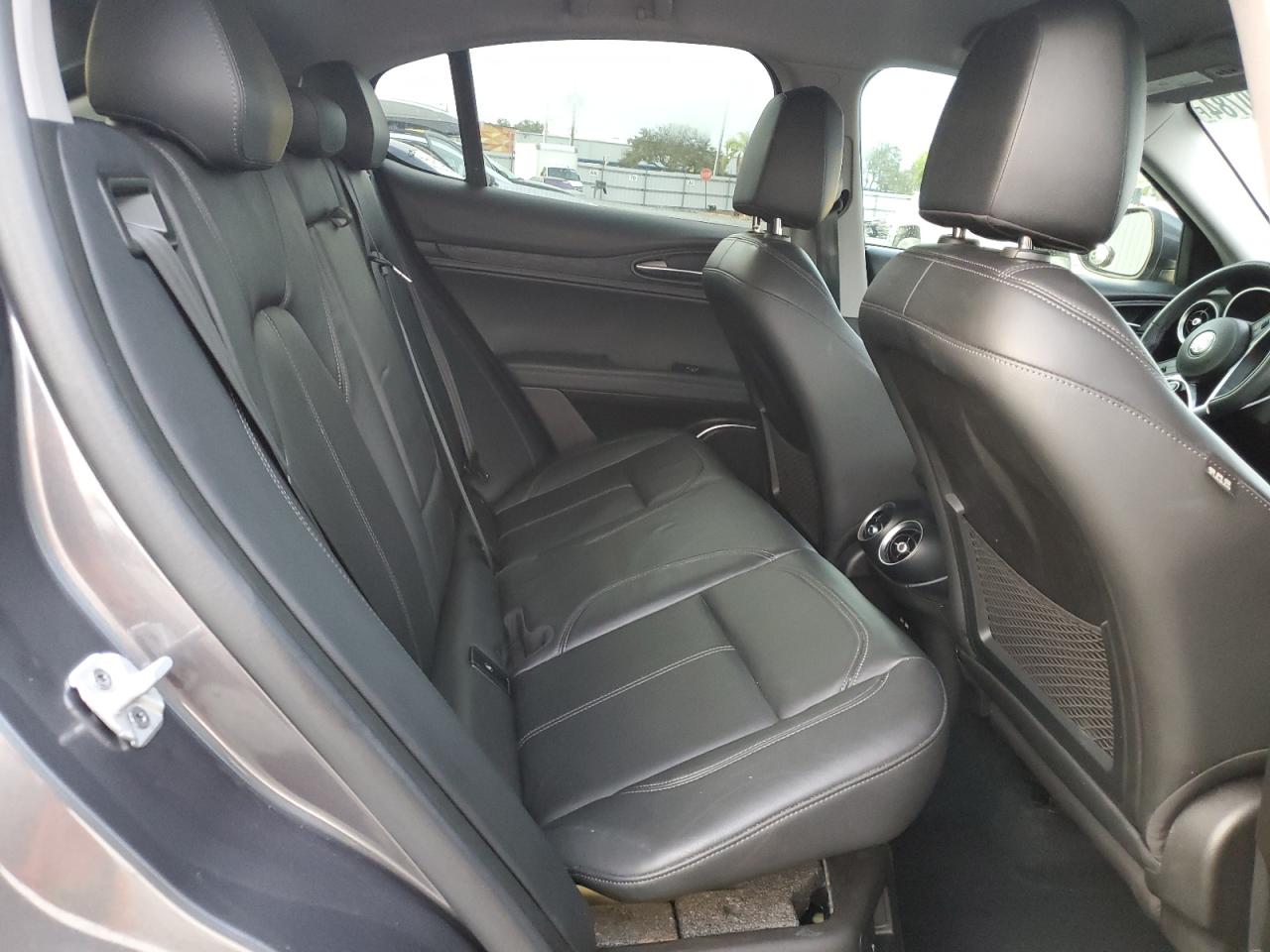 2019 Alfa Romeo Stelvio - Image 11