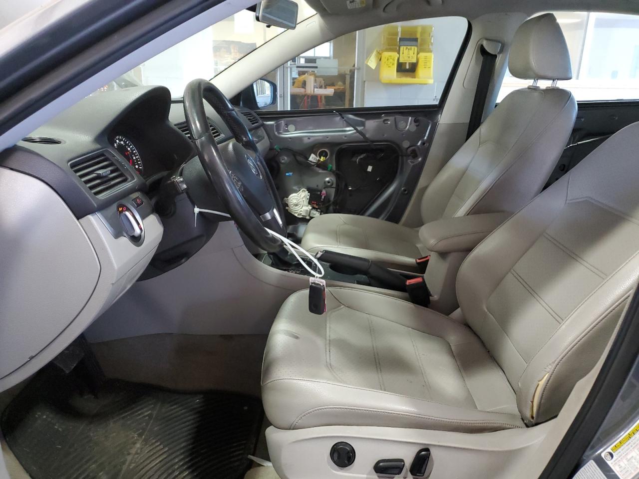 2015 Volkswagen Passat - Image 7
