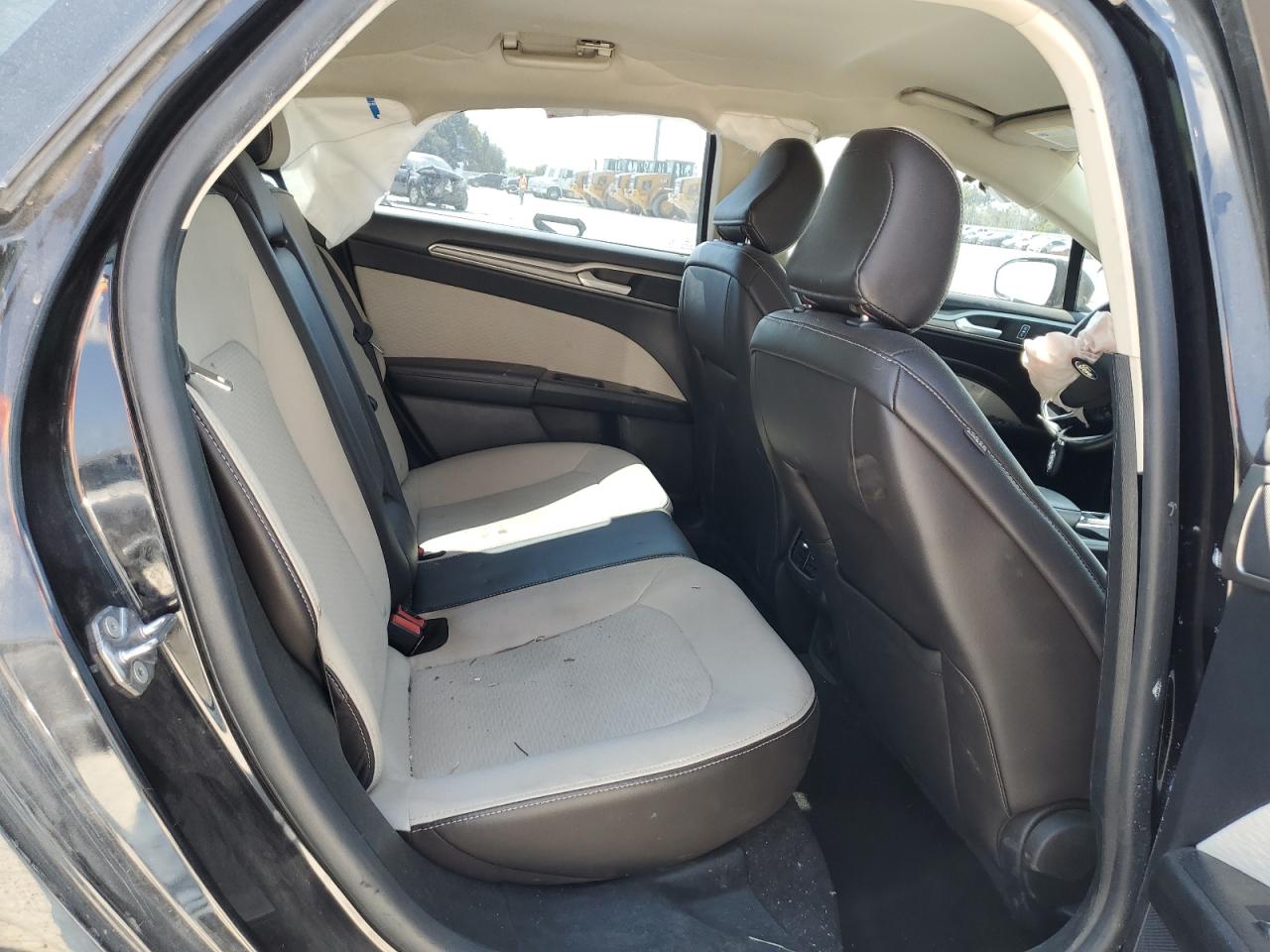 2020 Ford Fusion - Image 10