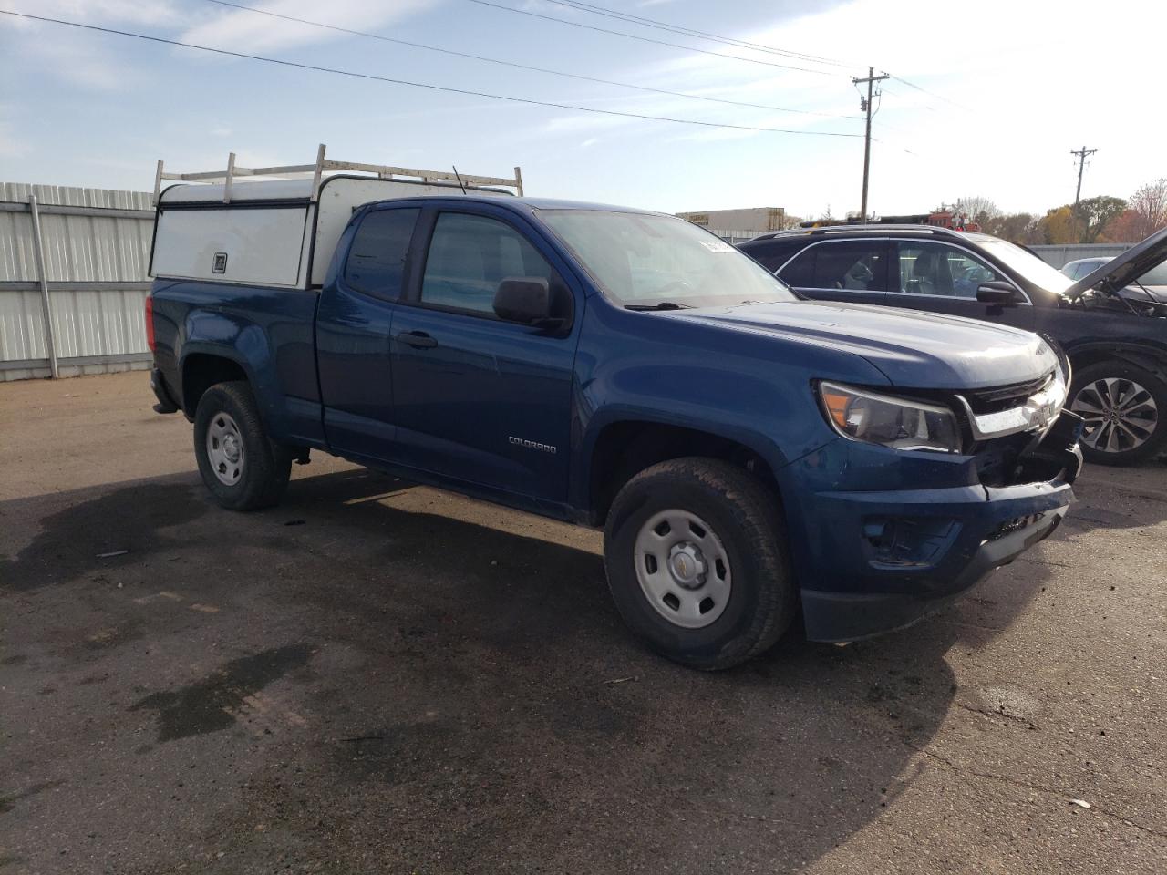 VIN 1GCHSBEAXK1225114 2019 CHEVROLET COLORADO no.4