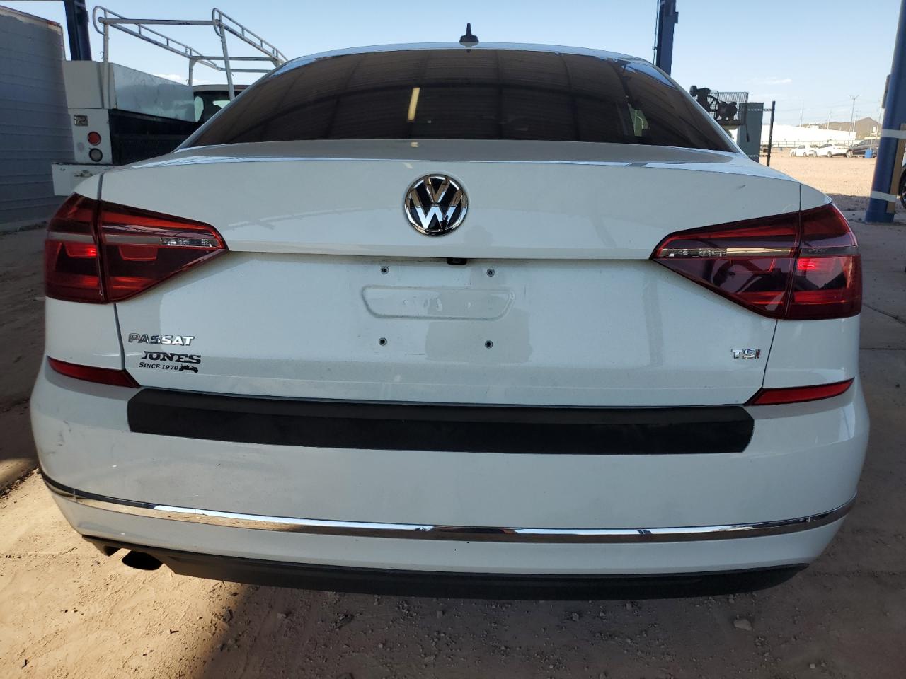 1VWLA7A33KC000715 2019 Volkswagen Passat Wolfsburg