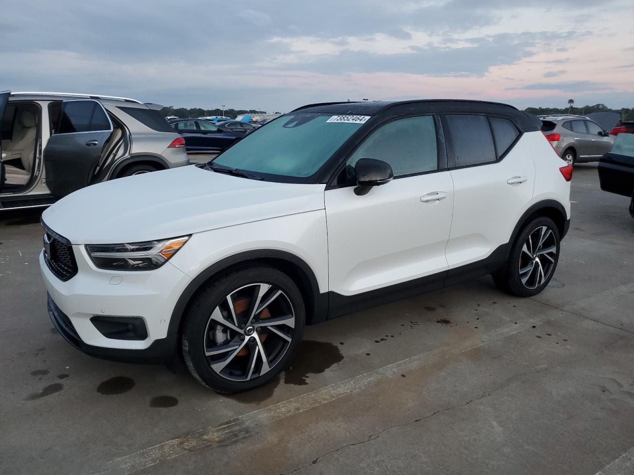 YV4162UM8M2528016 2021 VOLVO XC40 - Image 1