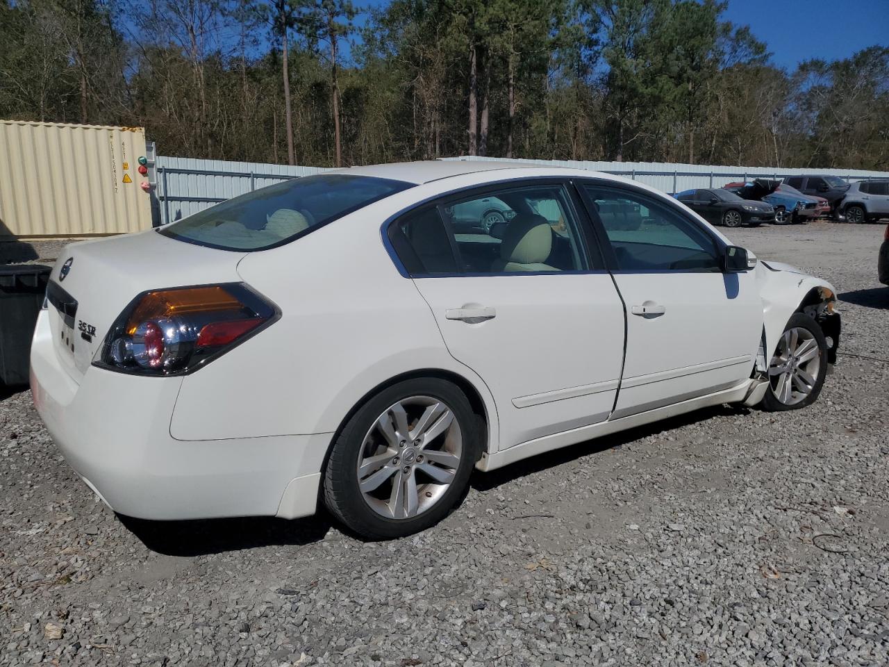 2011 Nissan Altima - Image 3