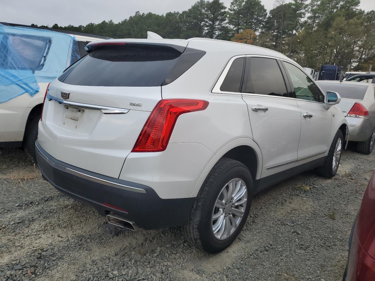 VIN 1GYKNARSXKZ237883 2019 CADILLAC XT5 no.3