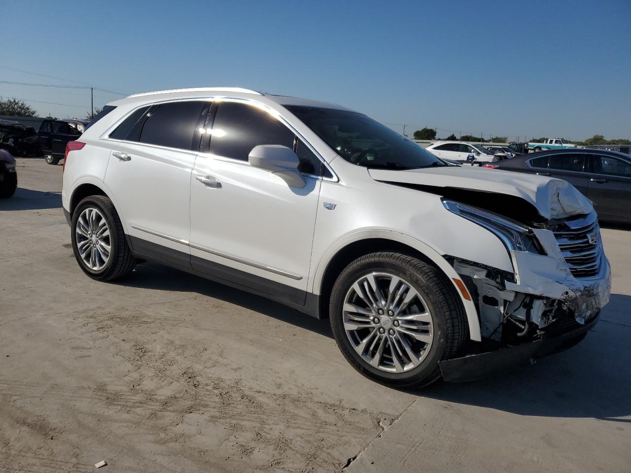 VIN 1GYKNCRS6HZ298653 2017 CADILLAC XT5 no.4