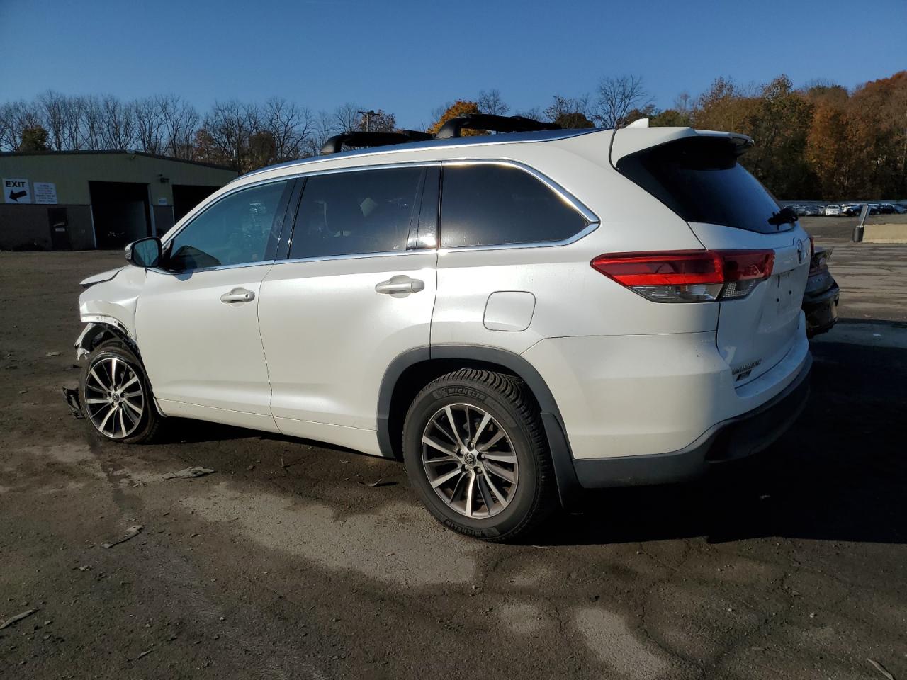 2017 Toyota Highlander - Image 2