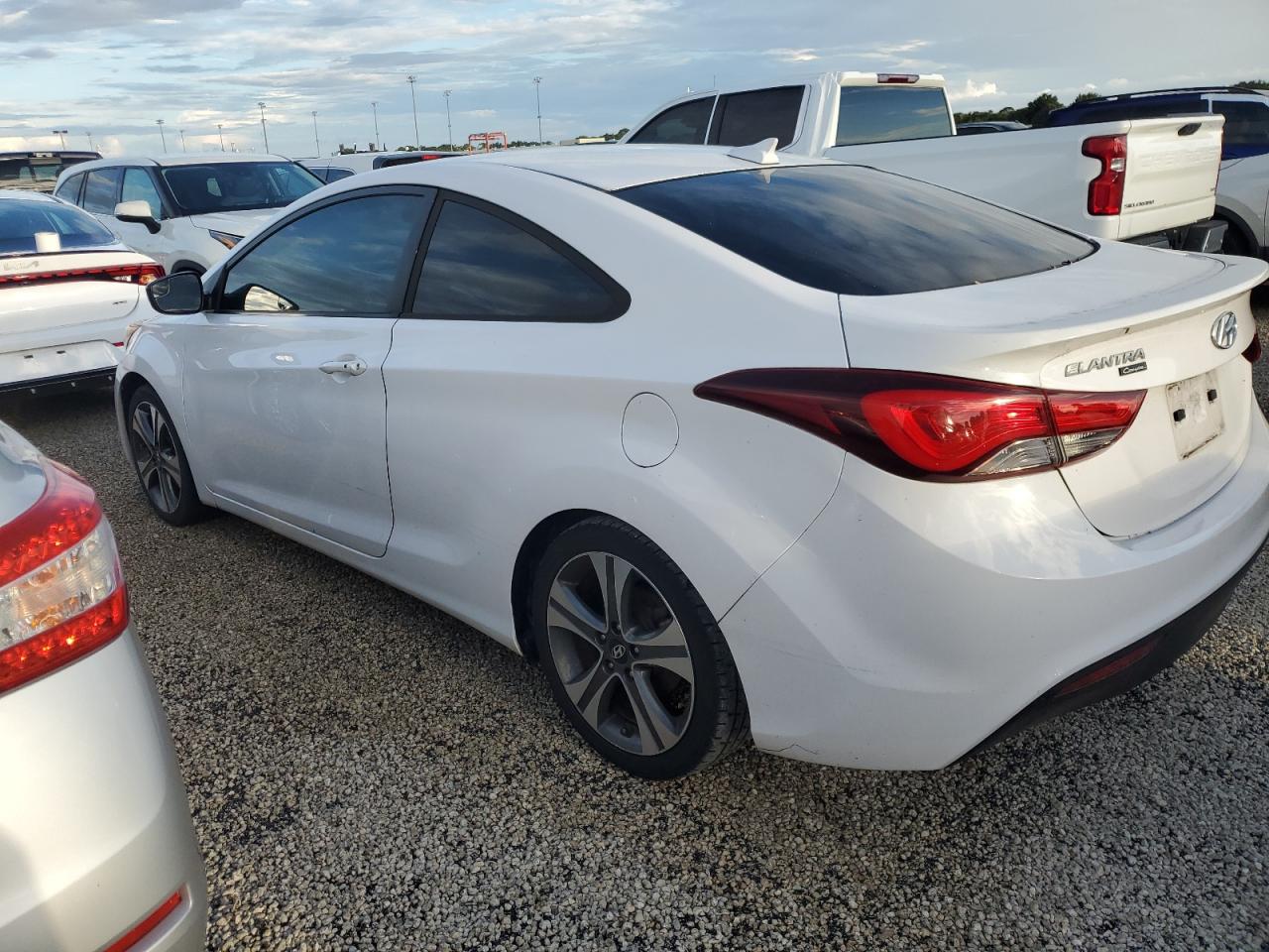 2014 Hyundai Elantra - Image 2
