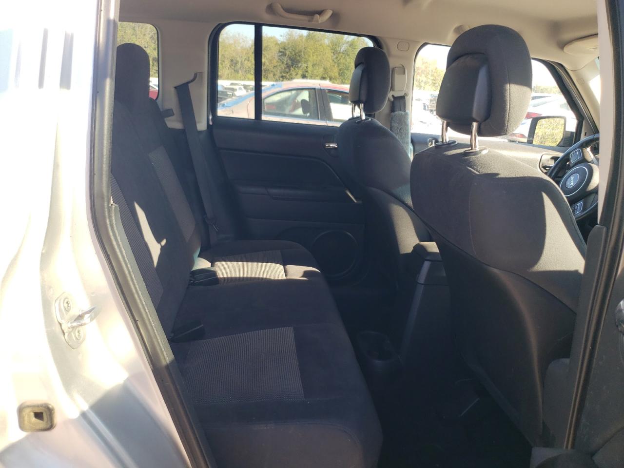 2011 Jeep Liberty (Patriot) - Image 10