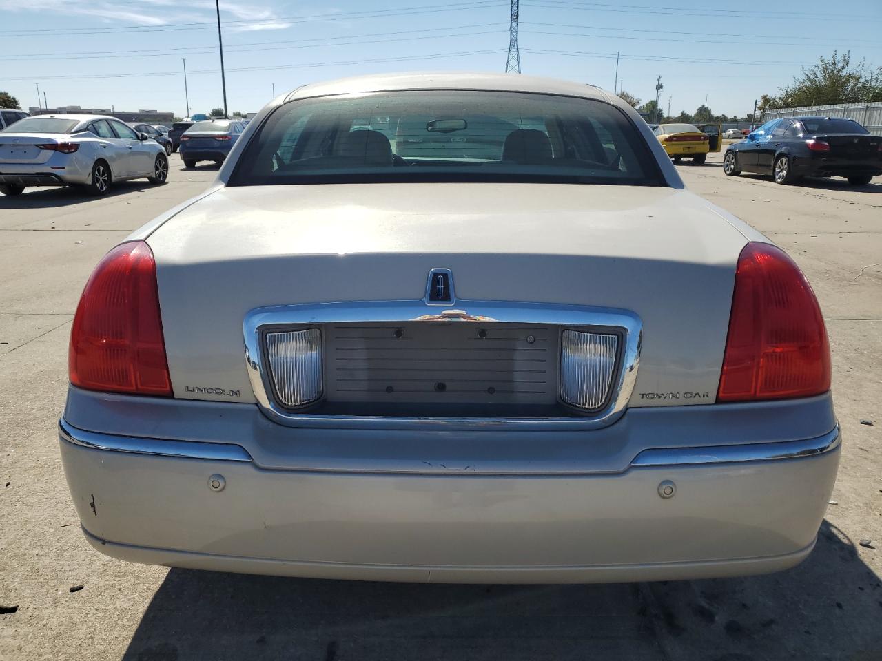 2003 Lincoln Town Car Cartier VIN: 1LNHM83W63Y642827 Lot: 78254154