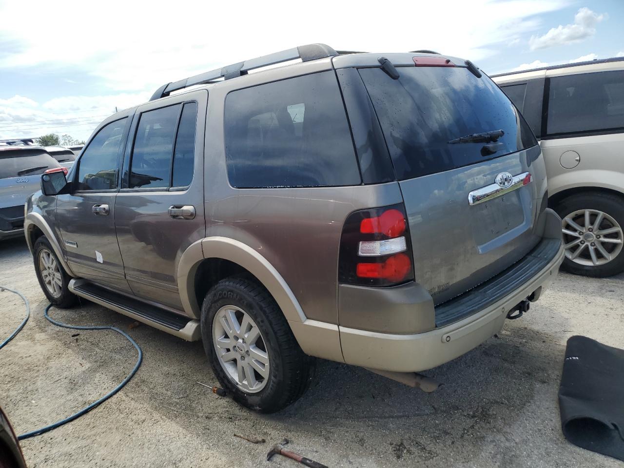 2006 Ford Explorer - Image 2