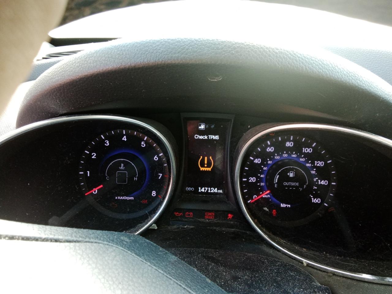 2015 Hyundai Santa Fe - Image 9