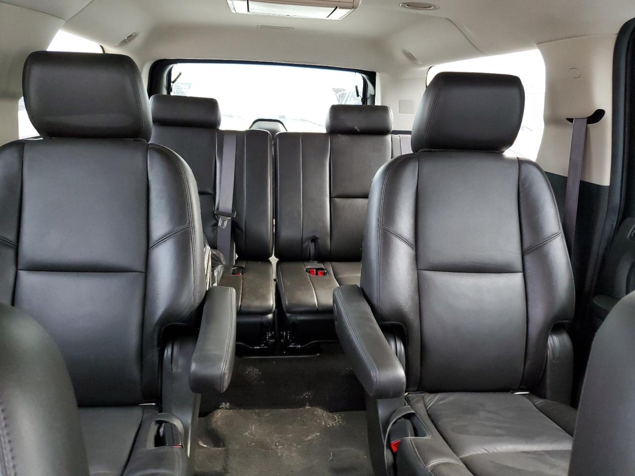 2014 Cadillac Escalade - Image 10