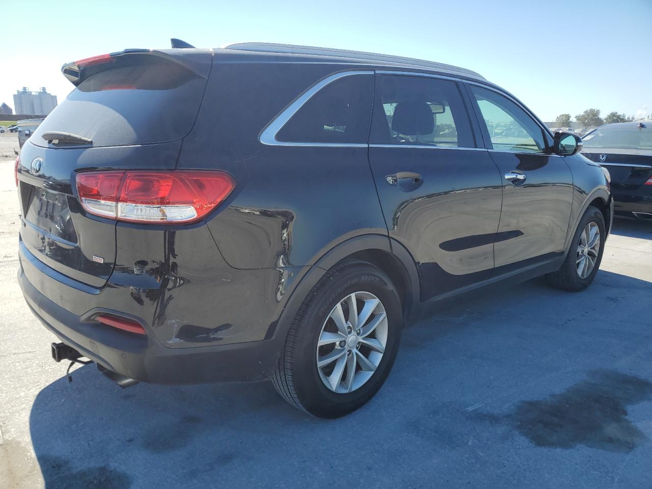 VIN 5XYPG4A32HG264109 2017 KIA SORENTO no.3