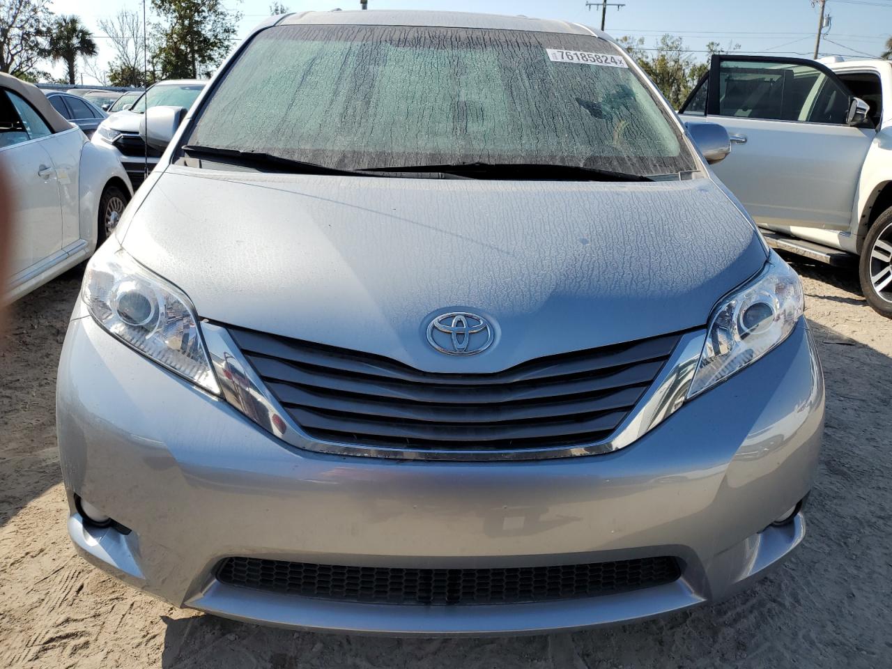 2014 Toyota Sienna - Image 5
