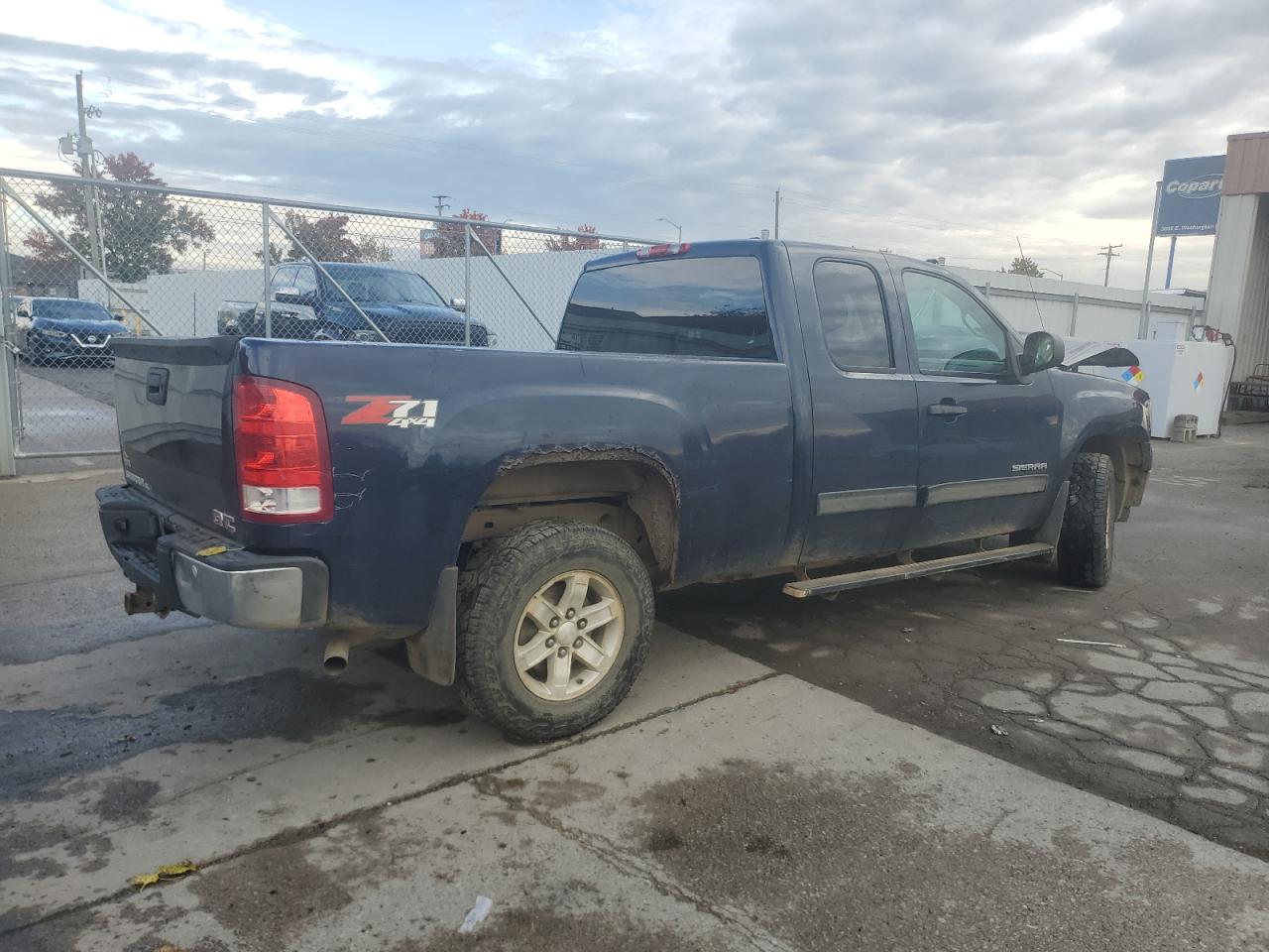 2011 GMC Sierra - Image 3