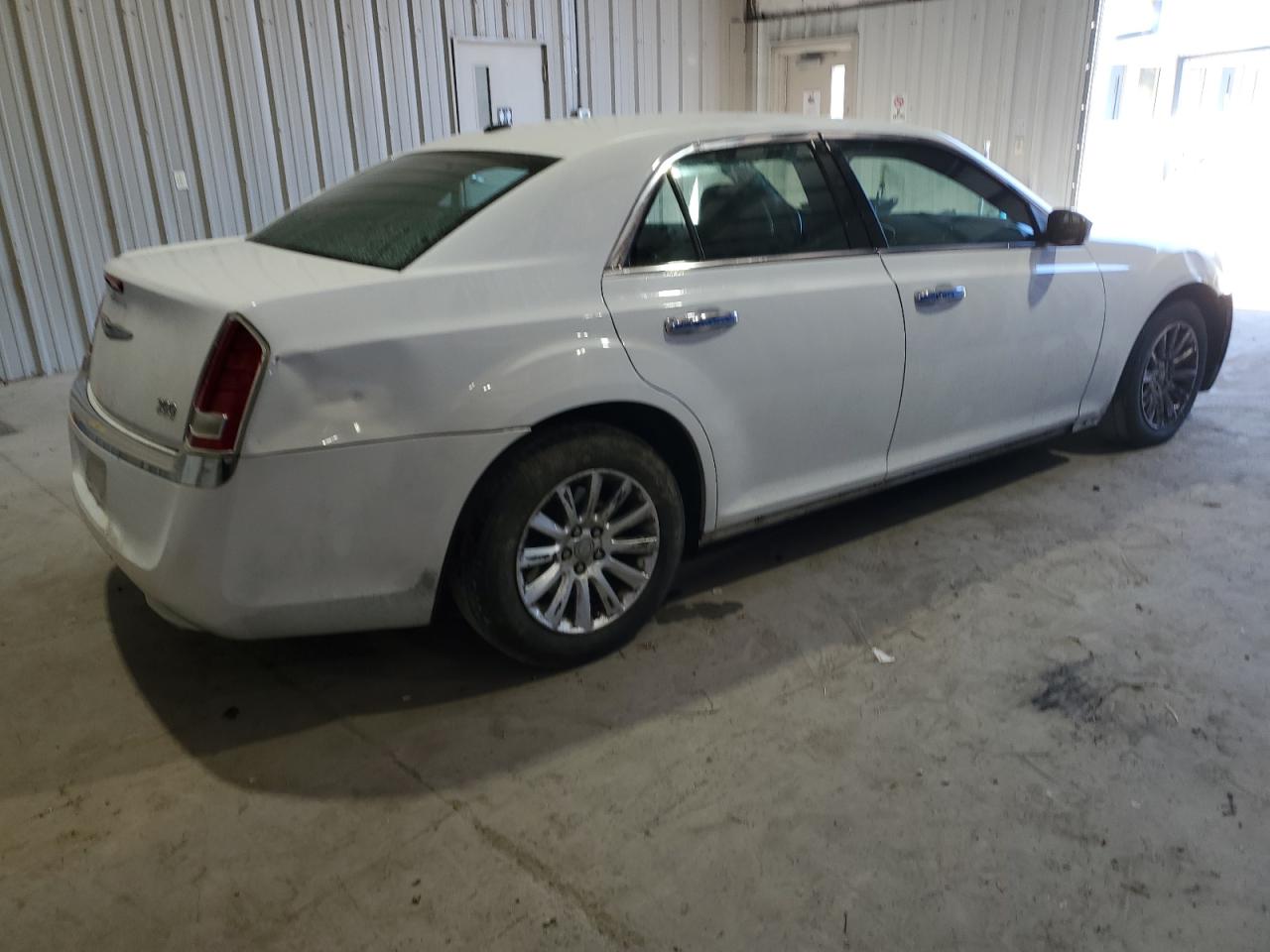 2014 Chrysler 300 - Image 3