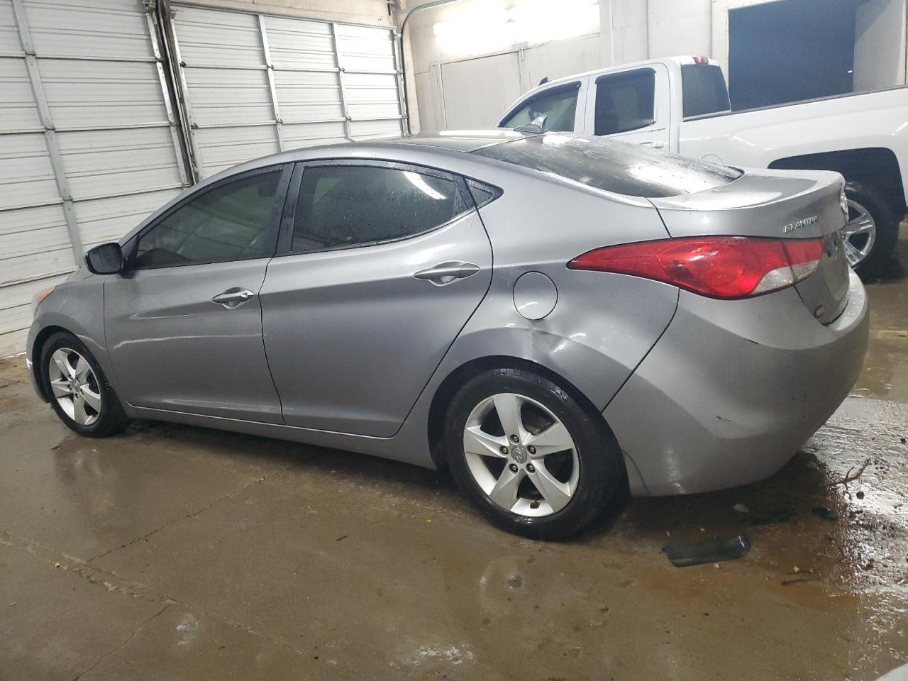 2012 Hyundai Elantra - Image 2