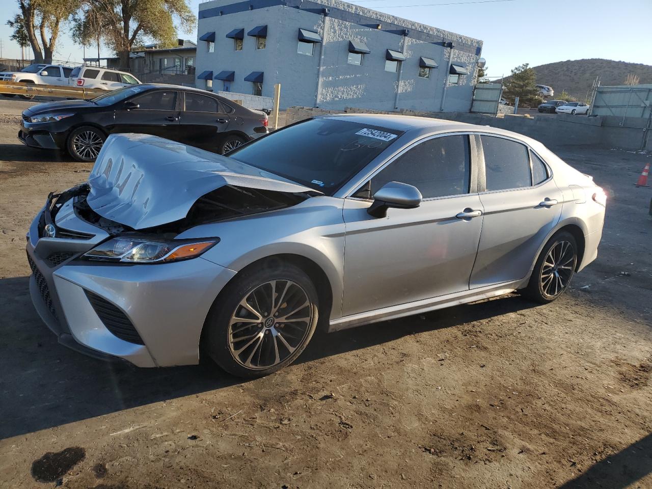 4T1G11AK0LU352392 2020 TOYOTA CAMRY - Image 1