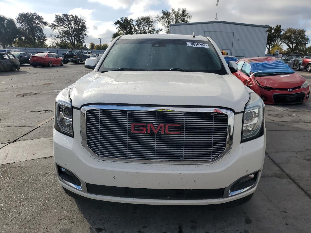 2015 GMC Yukon - Image 5