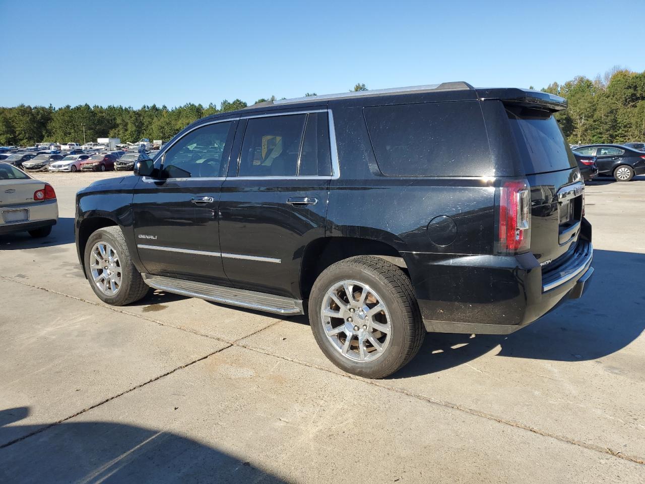 2015 GMC Yukon - Image 2