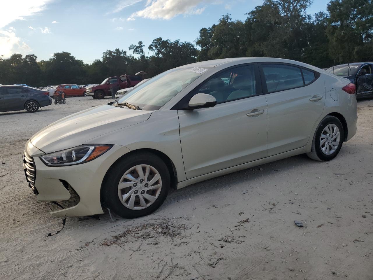 5NPD74LF2HH104170 2017 HYUNDAI ELANTRA - Image 1