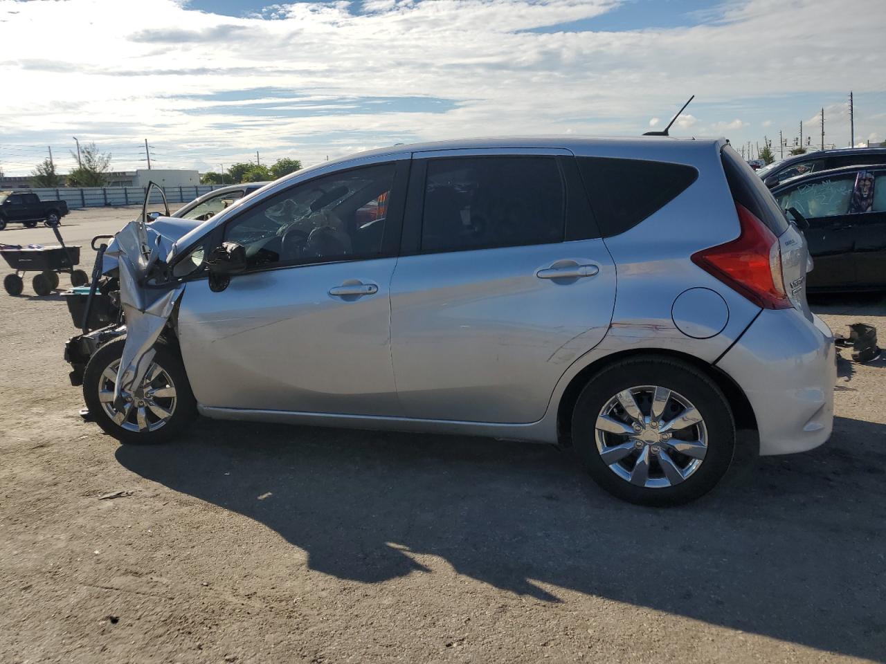 VIN 3N1CE2CP3JL365203 2018 NISSAN VERSA no.2