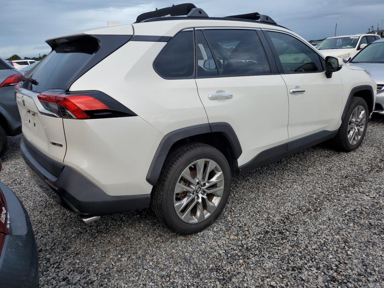 2019 Toyota RAV 4 - Image 3